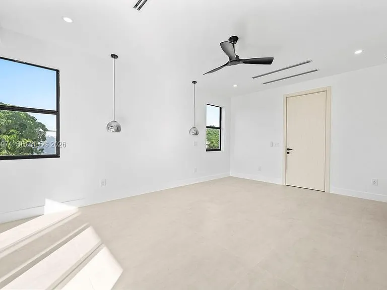 1321 NE 13th Ave — Photo 16
