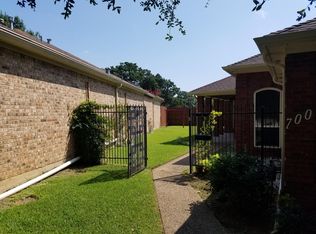 700 Ricker Ct, Irving, TX 75061