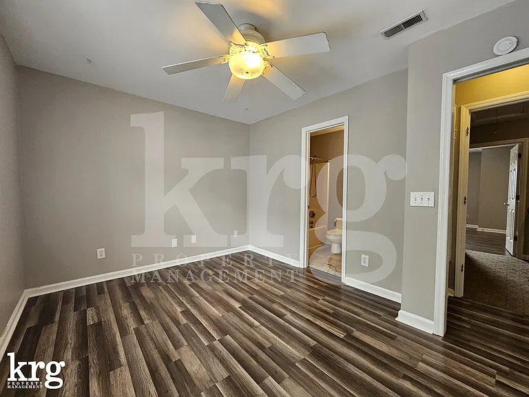 521 Tate St — Photo 9
