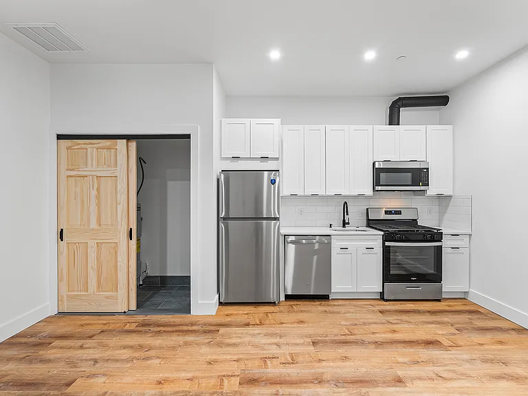 708 N 43rd St #2 — Photo 16