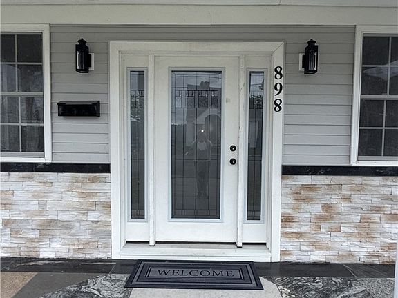 2nd image of 898 Speyer Ave