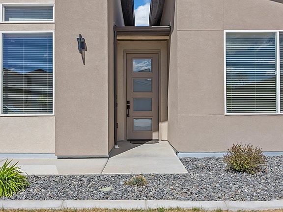 4th image of 2738 Storm Ave