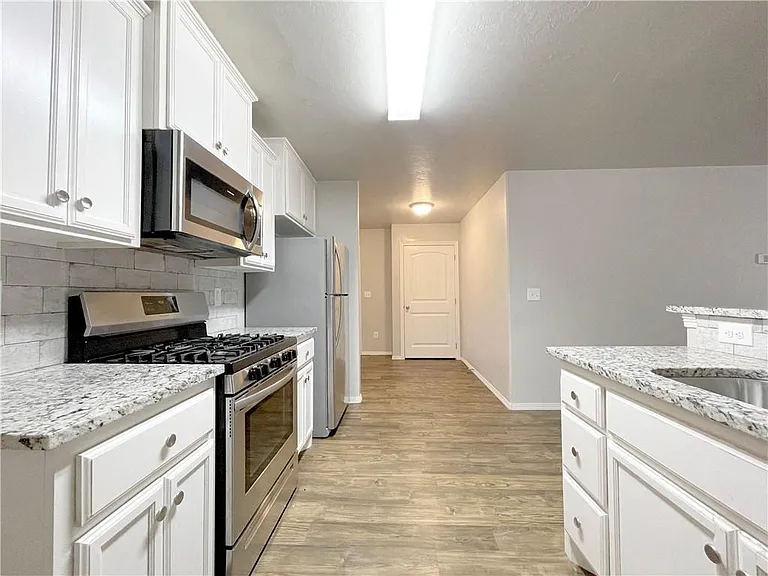 2127 Buena Vida Ln — Photo 13