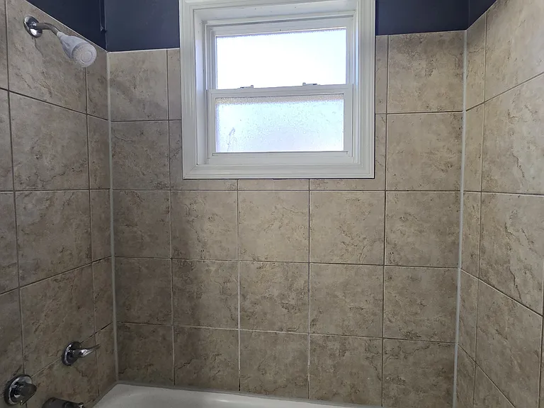 1332 N Erie St — Photo 13