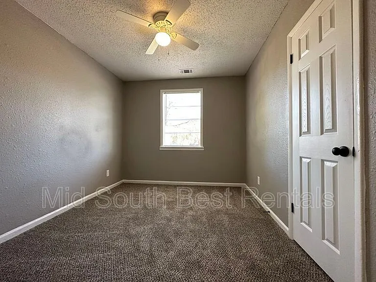 3205 Rochester Rd — Photo 2