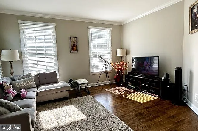 88 Granville Way — Photo 4