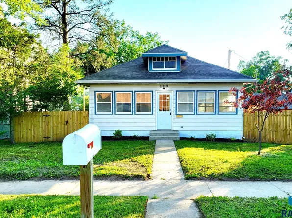 110 N 6th St, Hot Springs, SD 57747