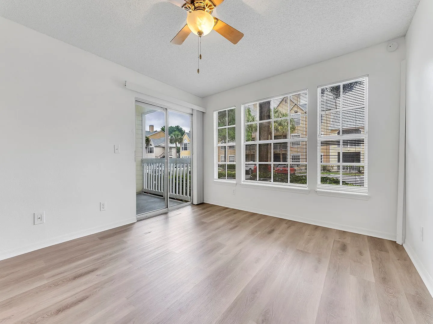 1 BR / 1 BA Condo In Tradewinds Metrowest — Photo 4