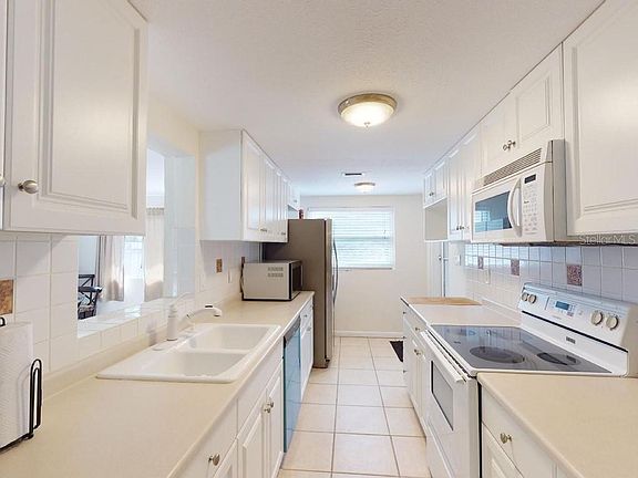 5th image of 4017 Winthrop St