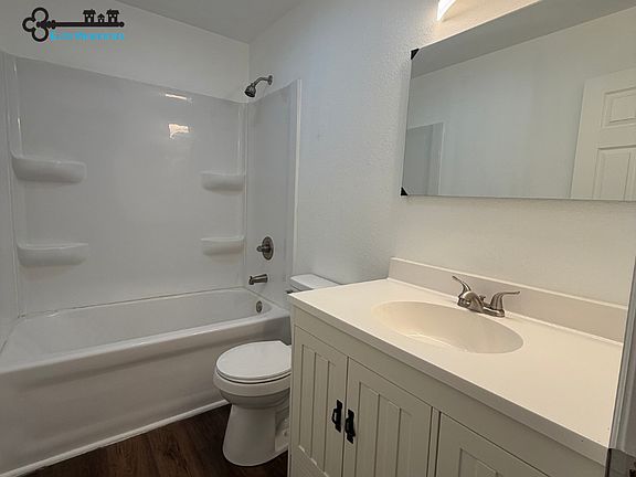 2nd image of 231 E Myrtle St #A