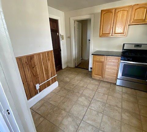 3rd image of 61 S Washington St APT 3E