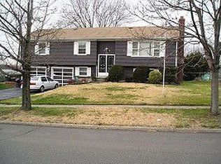 251 Shingle Hill Rd, West Haven, CT 06516