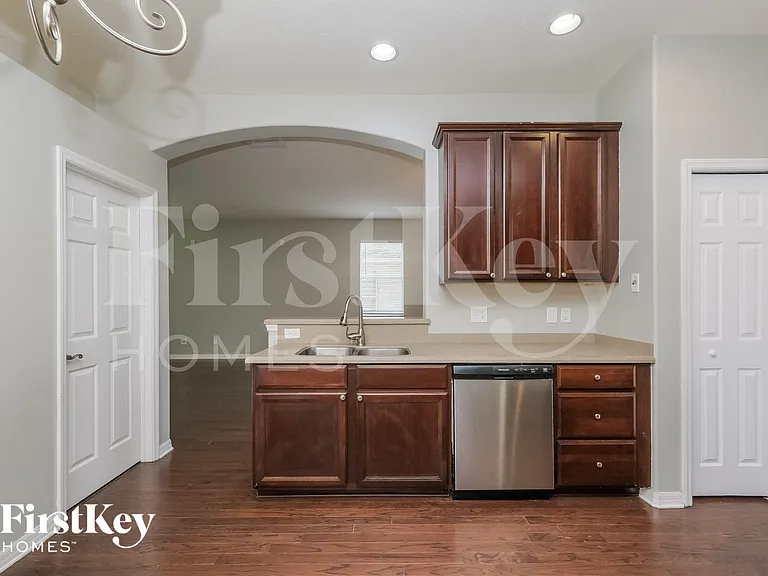 7847 Foxgrove Dr — Photo 5