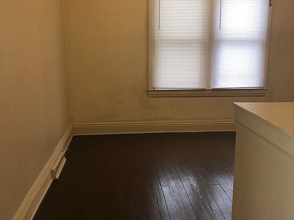 2nd image of 609 N 32nd St