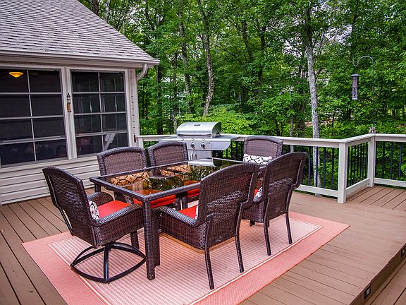 5th image of 16 Oakcrest Cir