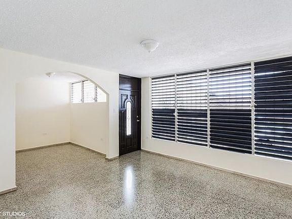 FRONT LIVING AREA