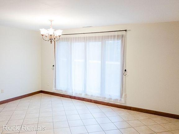 5th image of 3300 N Summerset Dr