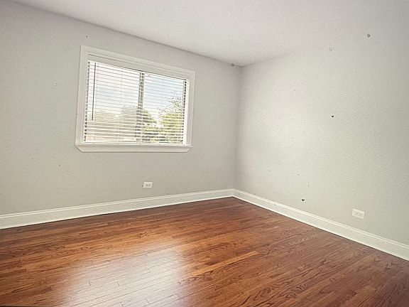 5th image of 7543 N Winchester Ave #204