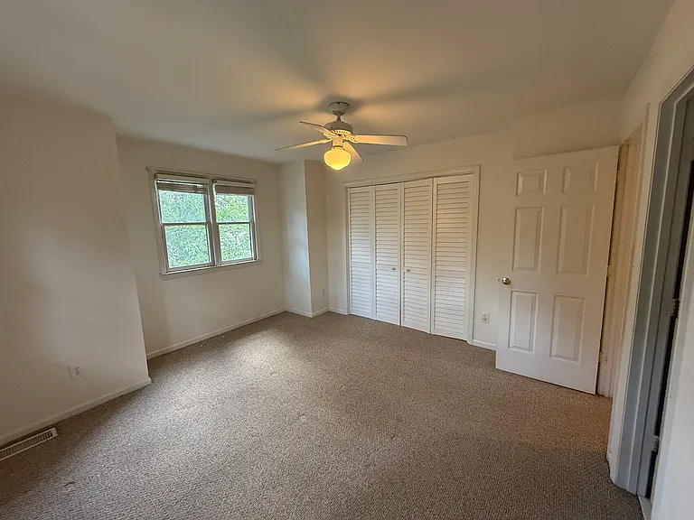 333 Circle Ave #E — Photo 24