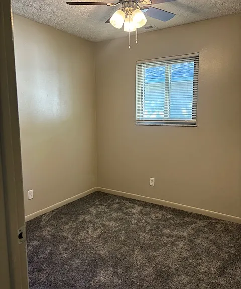721 Laurel Ln — Photo 5