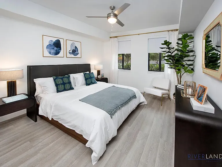 Riverland Apartments — Photo 16
