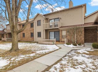 7915 Lawrence #15, West Bloomfield, MI 48322