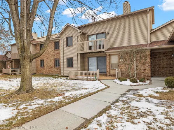 7915 Lawrence #15, West Bloomfield, MI 48322