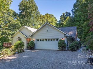 759 Chestnut Flats Ln, Waynesville, NC 28786