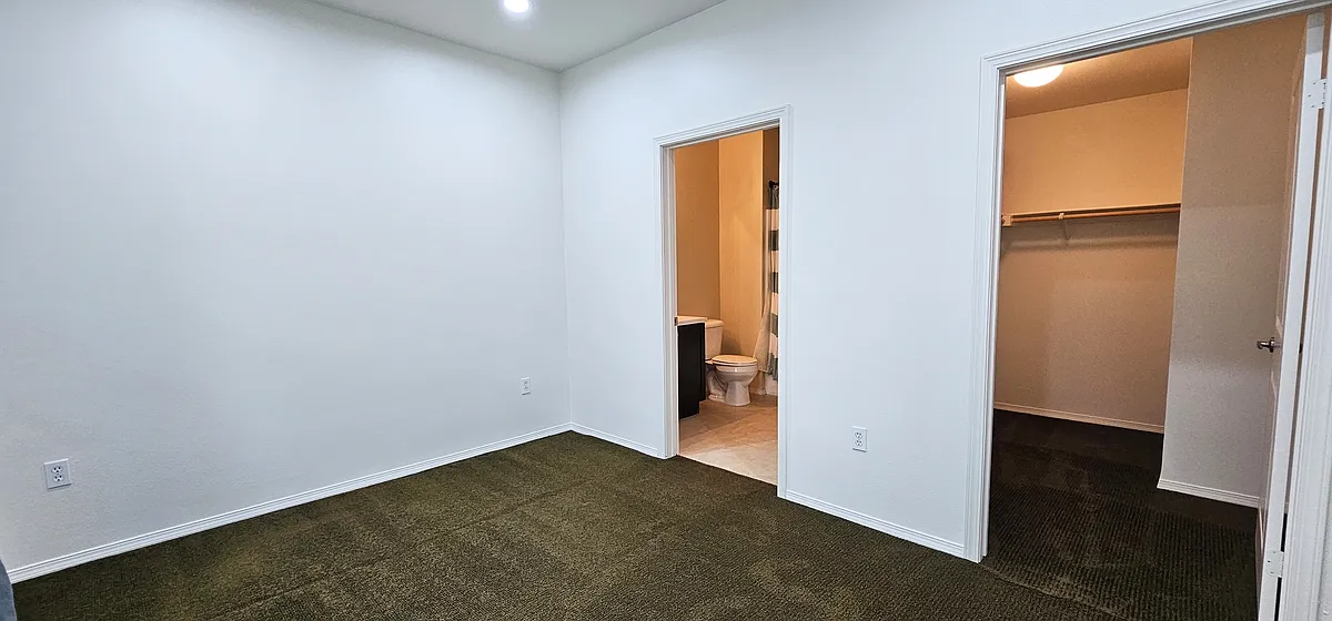 1st Floor Bedroom, complete with ensuite full bath and walk-in closet - 5525 Ocean #103
