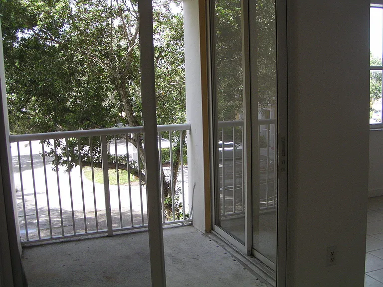 1016 Shoma Dr — Photo 4