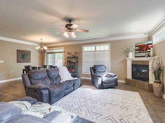 4th image of 2941 Waterside Way