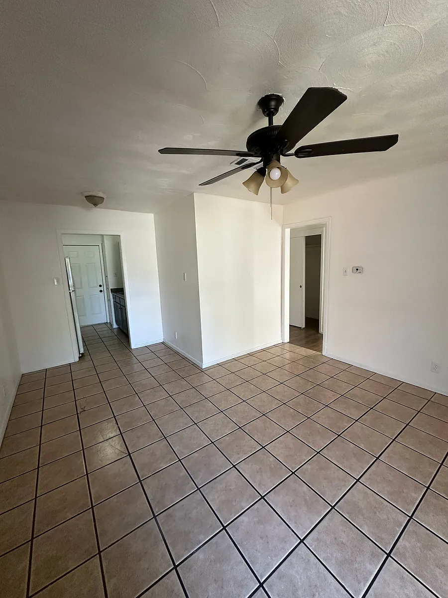 Building Photo - 907 Broadway Ave #23
