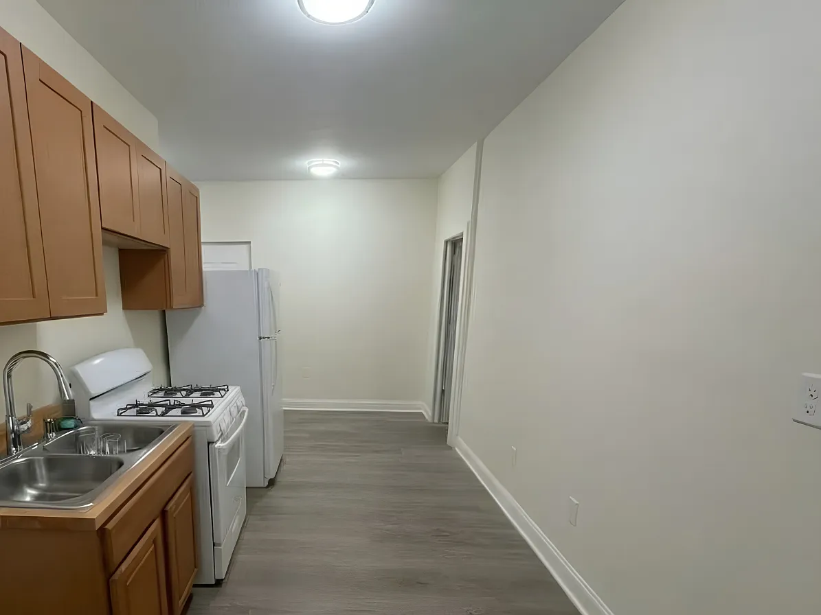 3 bed, $3,000 — Photo 4