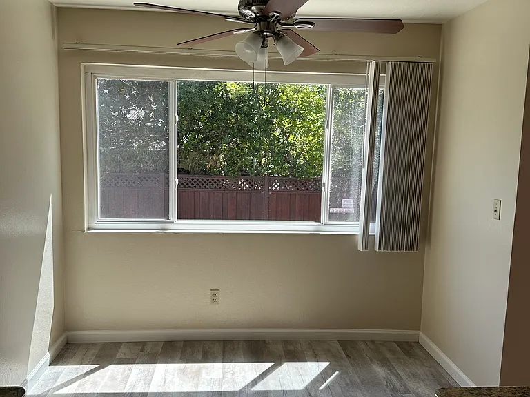376 College Ave #3B — Photo 3