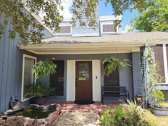 2nd image of 1901 Comal Cir