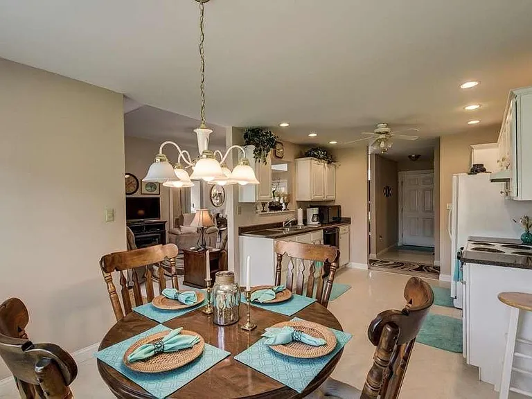361 Reynolds Dr — Photo 3