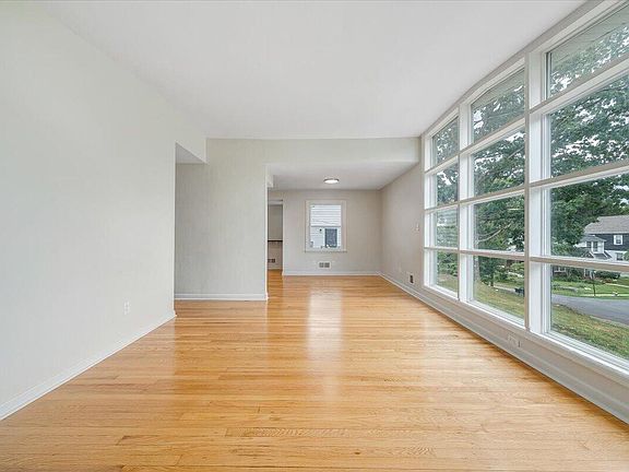 5th image of 2001 Colgate St NE