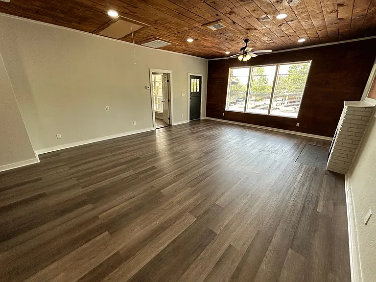 1245 Kayton Ave — Photo 8
