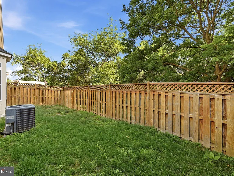 300 Kintyre Ln — Photo 28