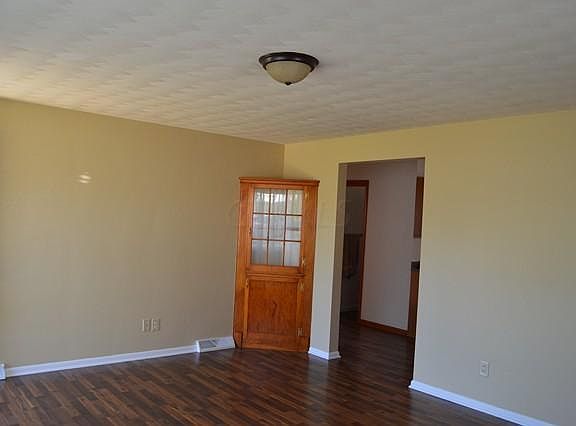 3rd image of 443 Summitview Dr