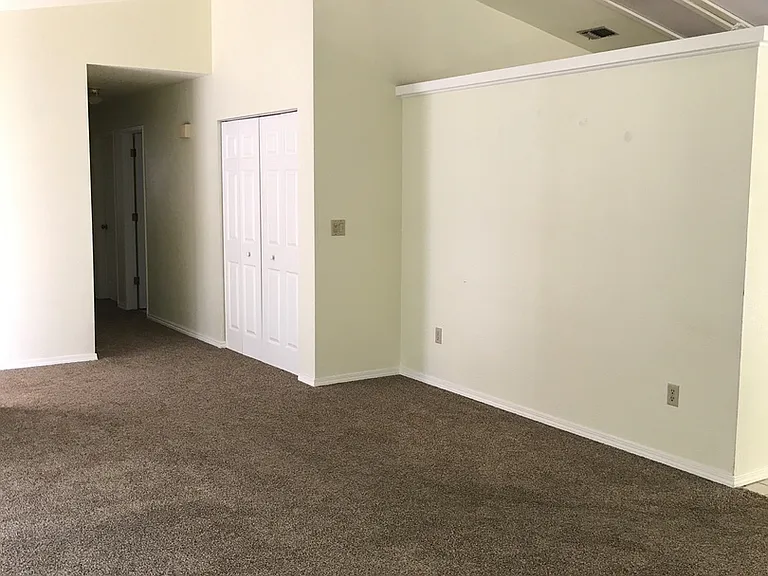 1653 Kildare Dr — Photo 3