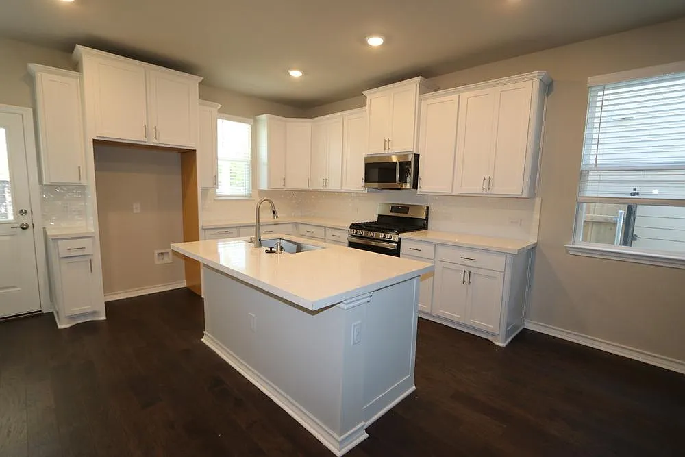 4 bed, 2.5 bath, 2371 sqft, $2,700 — Photo 1