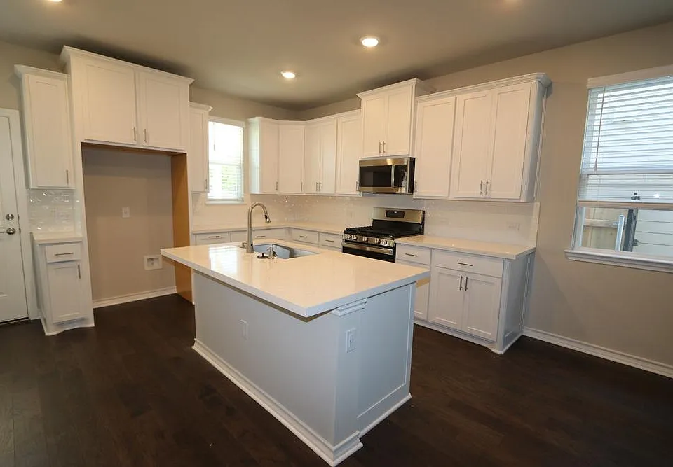 5304 Rayburn Ln