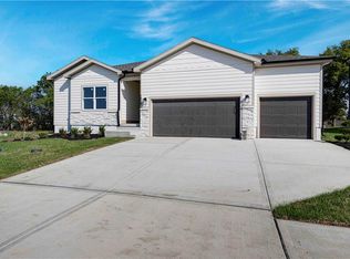 18580 W 195th St, Spring Hill, KS 66083