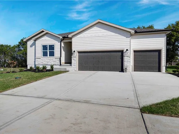 18580 W 195th St, Spring Hill, KS 66083