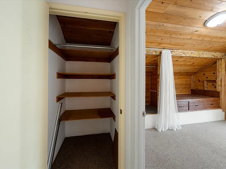 Hallway linen closet outside of 3rd bedroom