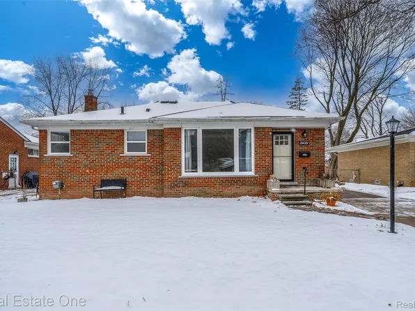 24061 Rosewood St, Oak Park, MI 48237