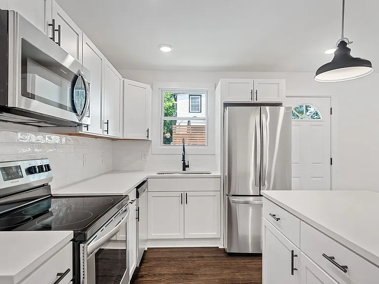 1402 Montgomery Ave #B — Photo 1