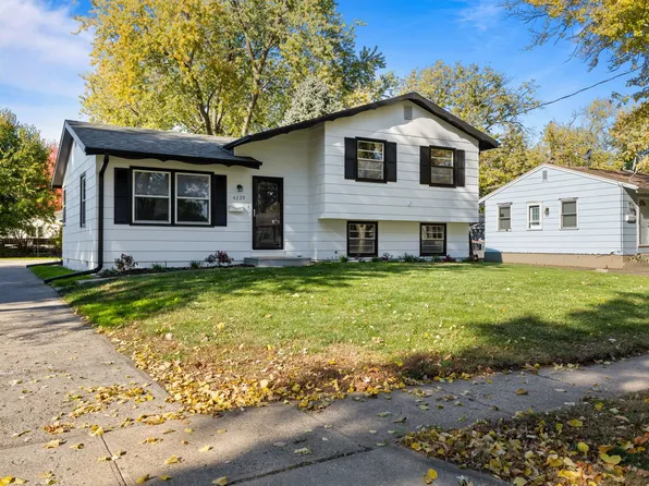 4220 68th St, Urbandale, IA 50322