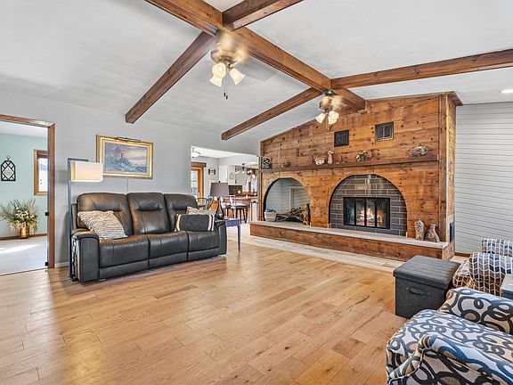 5th image of 103 Maple Ct